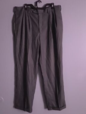 Men's Pleated Dress Pants in Charcoal Gray